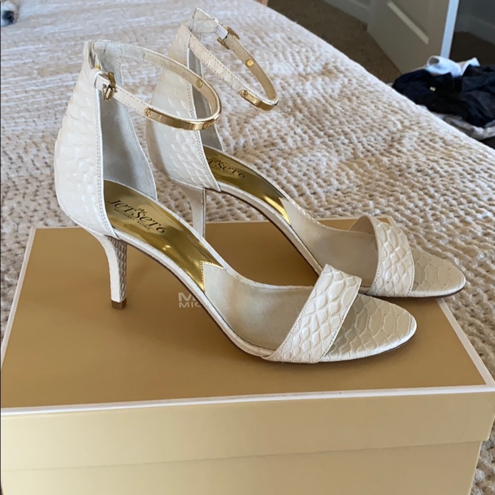 Micheal Kors Kristen mid heel